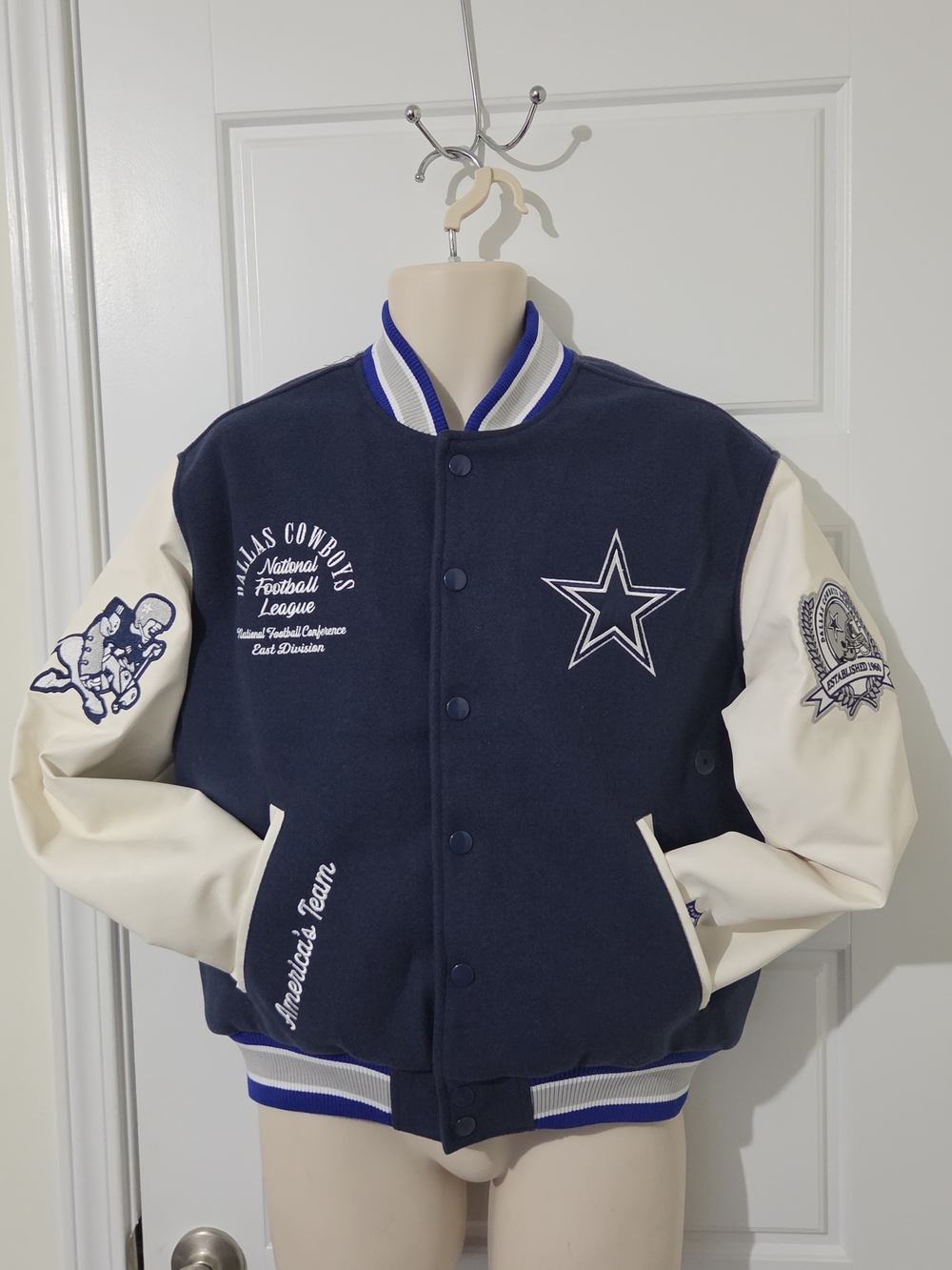 Men's Dallas Cowboys NFL Varsity Jacket Coat Blue/White Size S NWT - Picture 3 of 11